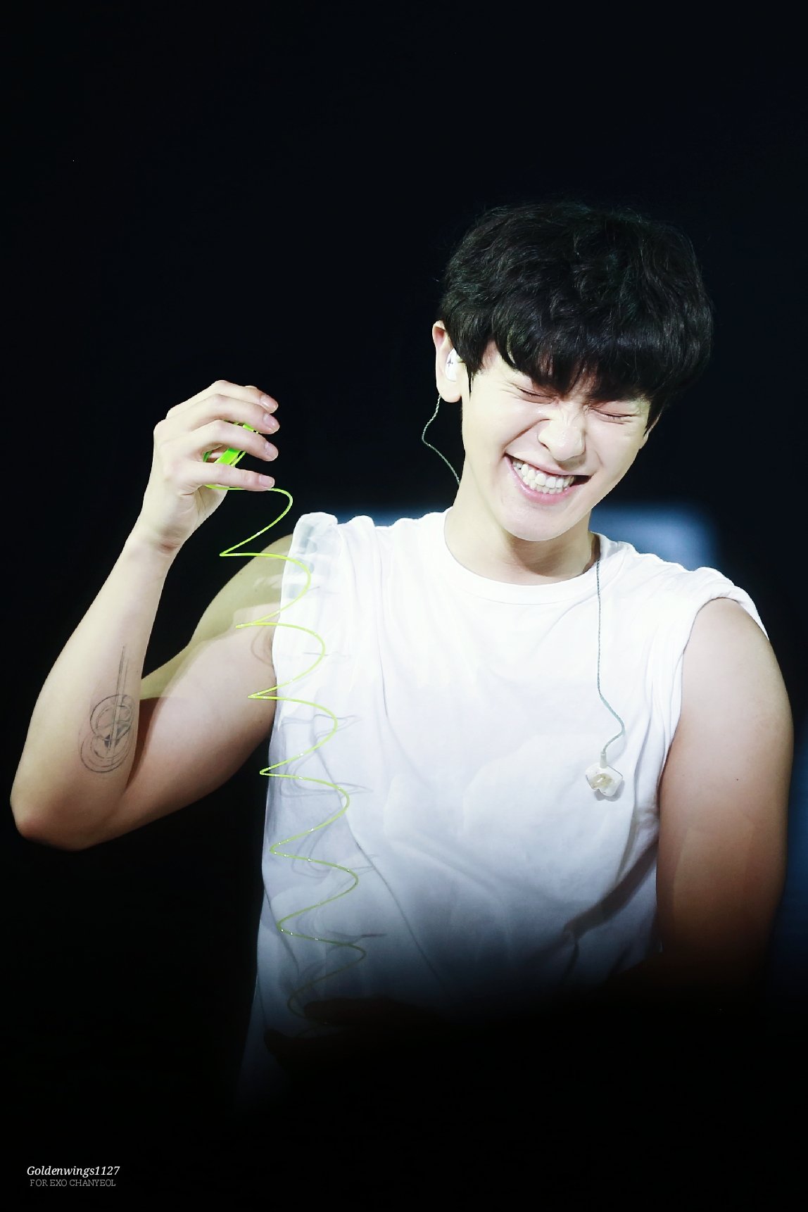 찬열이 웃을 때 옆 사람 때리는 습관 있는데 ㅋㅋㅋㅋㅋㅋㅋㅋㅋㅋ | 인스티즈