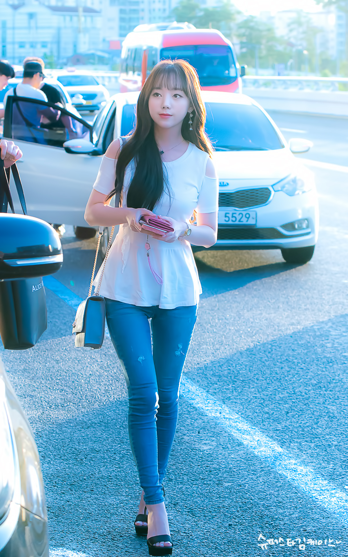 케이 바지 입은걸 이틀 연속으로 보다니 | 인스티즈