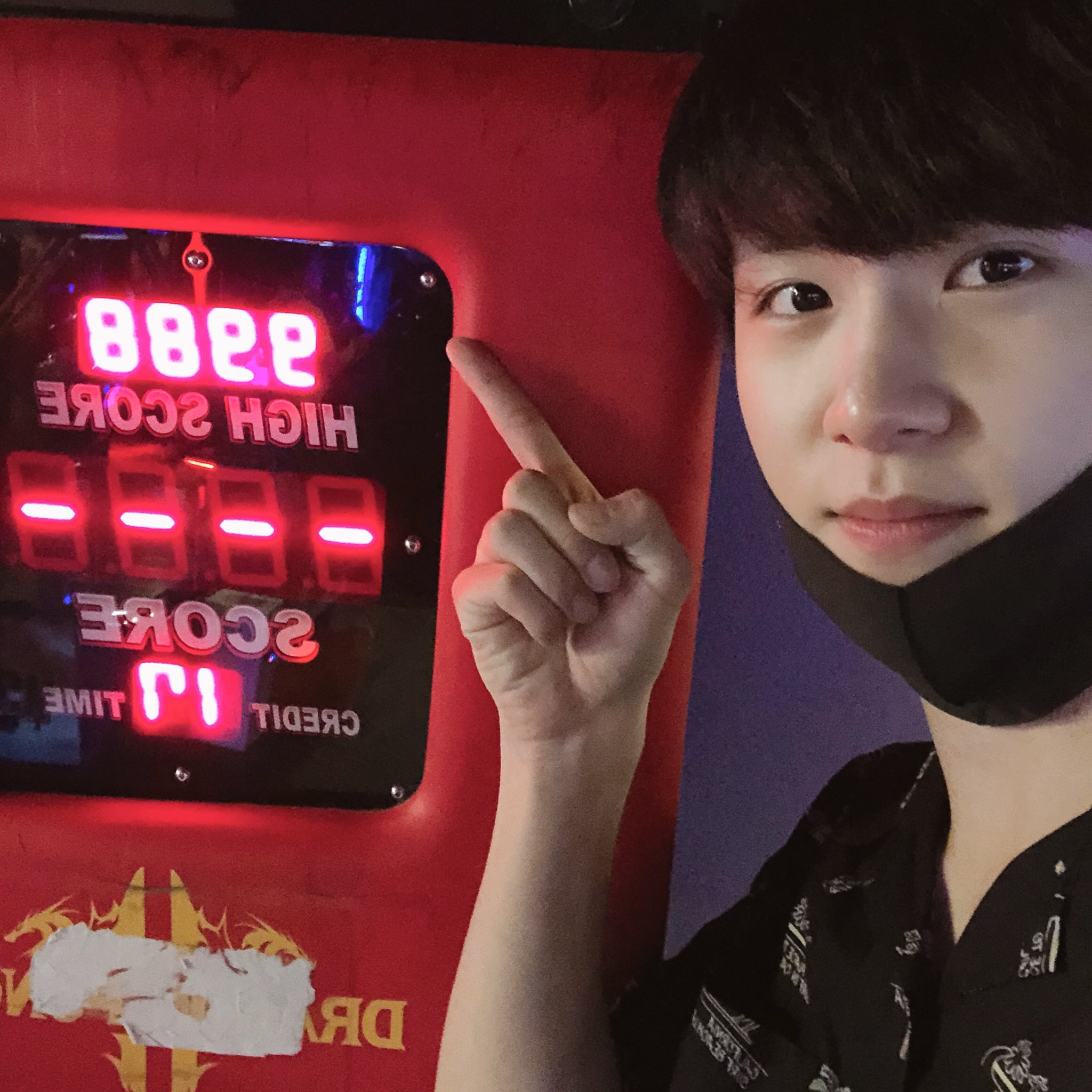 애기같은 얼굴에 그렇지 못한 슈퍼펀치... | 인스티즈