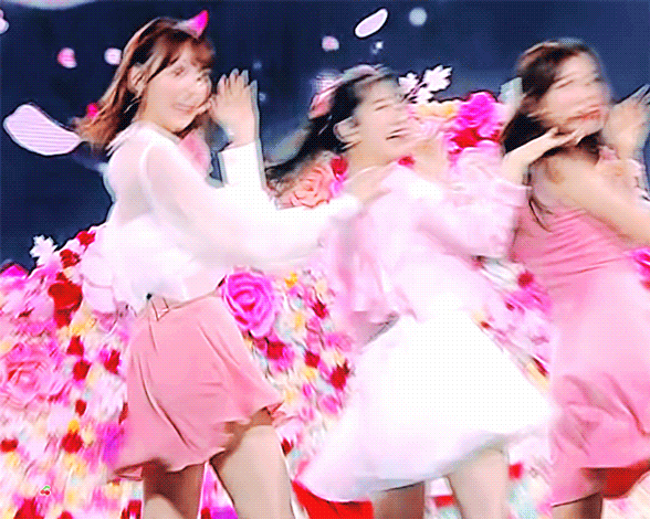 일단 사쿠라는 무대에서 눈이 갈 수 밖에 없는게 | 인스티즈