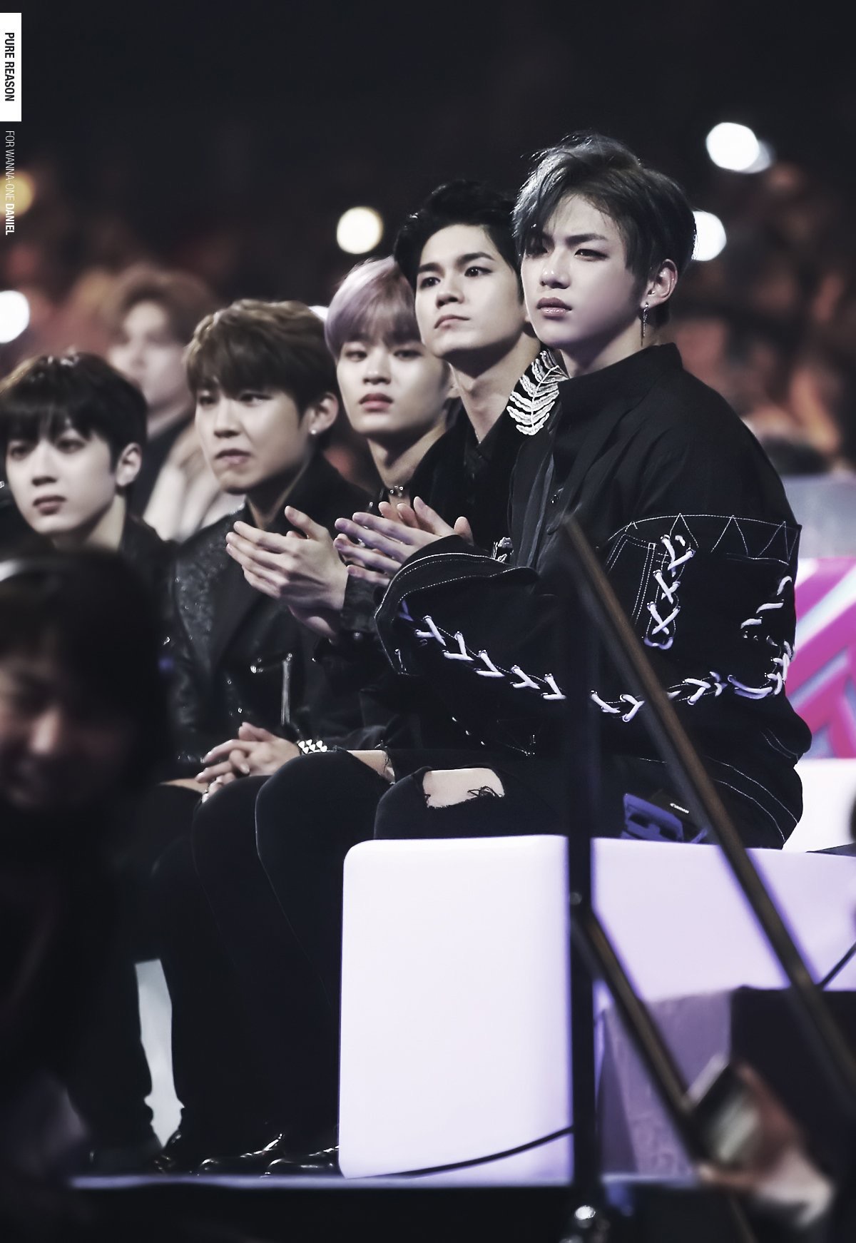 다니엘 본 얼굴은 엄청 수수한데 화려한거는 죄다 다 어울리는거 다들 인정하잖아요 | 인스티즈