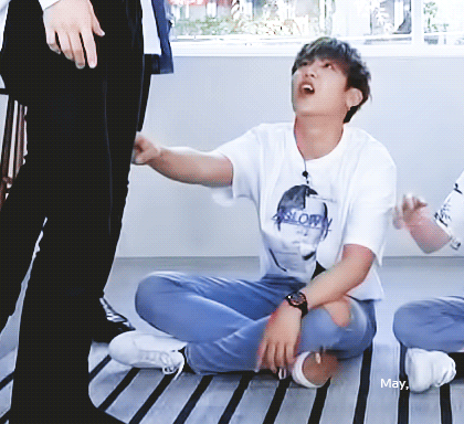 우진이 하는 행동이 너무 귀여워 | 인스티즈