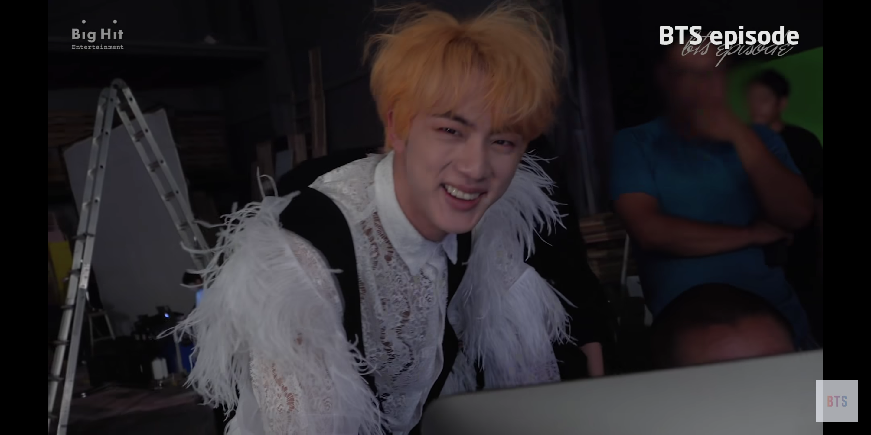 방탄 진 자기가 먼저 장난쳐놓고 상대가 맞장구 쳐주면 부끄러워해ㅋㅋㅋㅋㅋ | 인스티즈