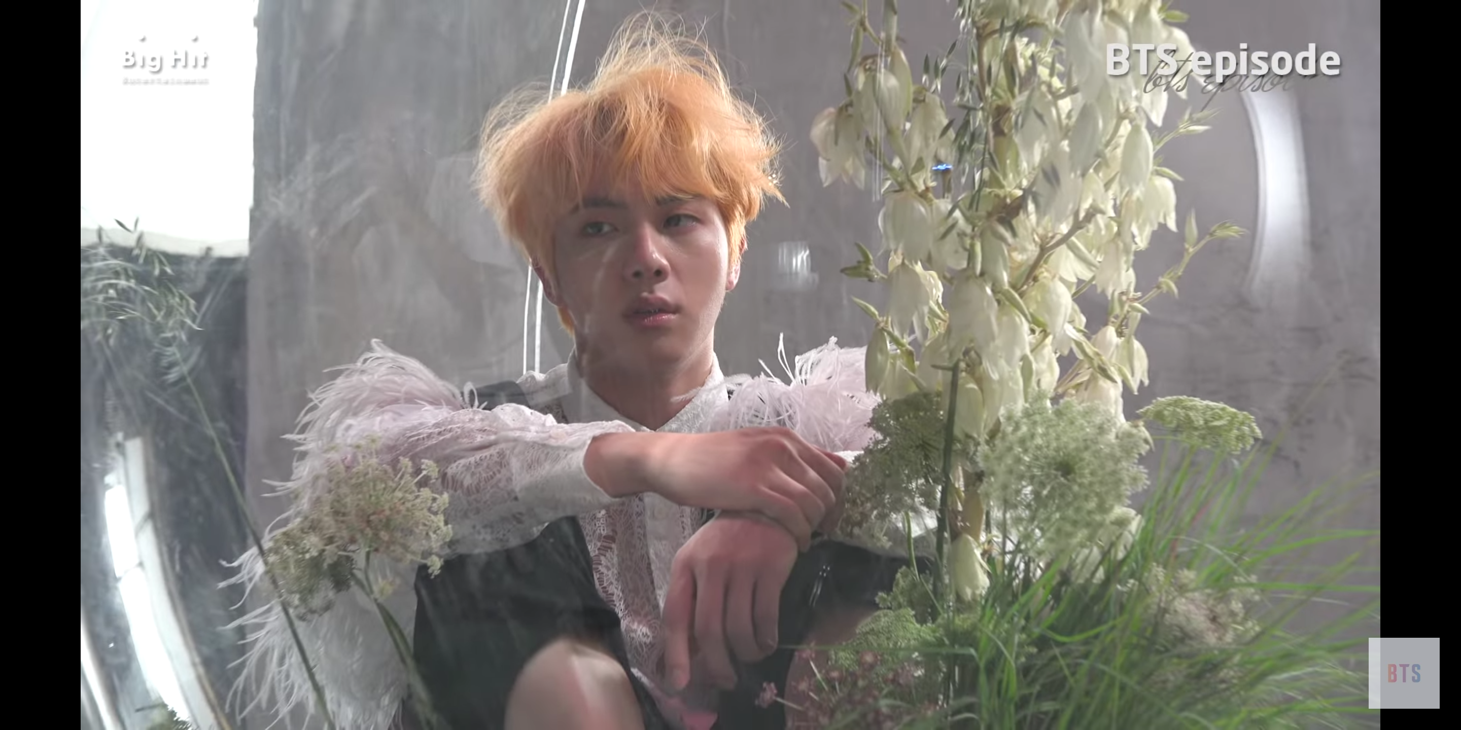 방탄 진 자기가 먼저 장난쳐놓고 상대가 맞장구 쳐주면 부끄러워해ㅋㅋㅋㅋㅋ | 인스티즈