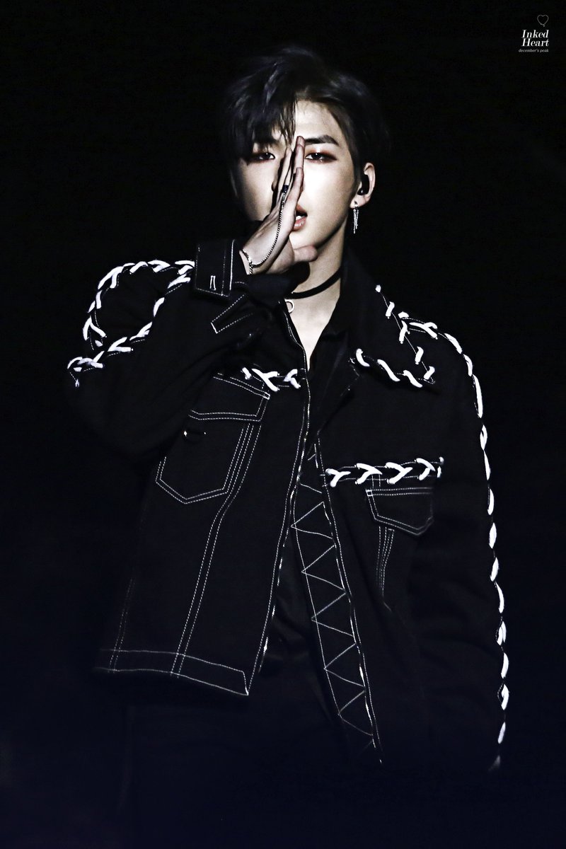 다니엘 본 얼굴은 엄청 수수한데 화려한거는 죄다 다 어울리는거 다들 인정하잖아요 | 인스티즈