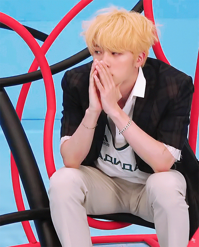 방탄 어깨형님 김석진 보고 가... | 인스티즈