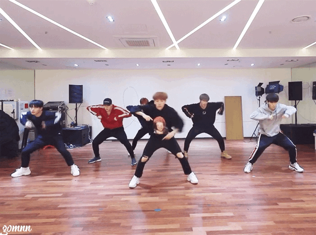 김용국 총총총총 뒤로 가는거 너무 귀엽다곸ㅋㅋㅋㅋㅋㅋㅋㅋㅋㅋㅋㅋ | 인스티즈