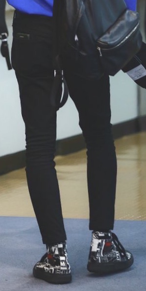 내가 좋아하는 남돌 다리 바지핏? 다리라인? 인데 함 봐주ㅓ라,, | 인스티즈