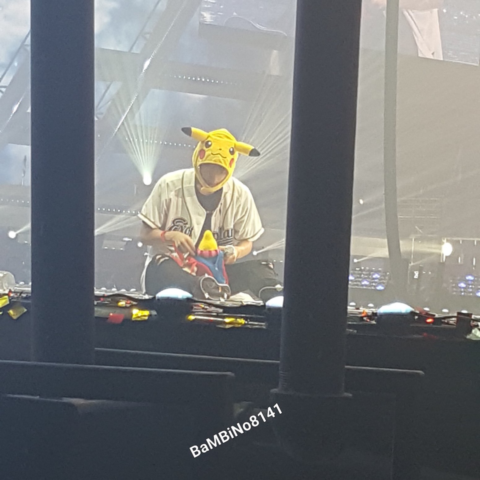 콘서트에서 가방 싸는 아이돌 ㅋㅋㅋㅋㅋㅋㅋㅋㅋㅋ | 인스티즈