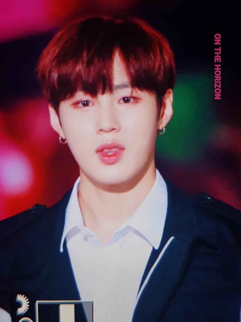 근데 하성운 아랫니 진짜 대박 신기하지 않음? | 인스티즈