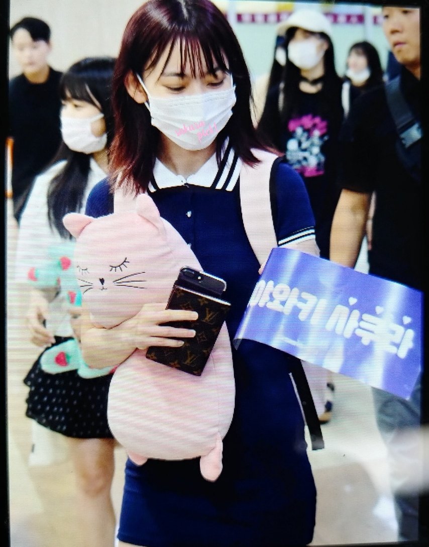 사쿠라 오늘 슬로건 팬이 준 게 아니고 본인이 | 인스티즈