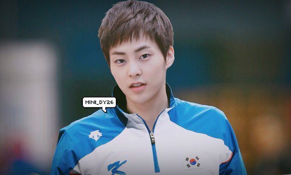 너희가 7개월간 속세를 떠나 살아야 하는데 다음의 시우민 짤 중 두개만은 매일 아침 저녁으로 보게해줌 그럼 너희 뭐 고를래 | 인스티즈