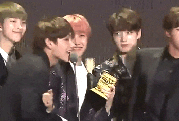 ㄱ 전정국 쳐다 보는거 설레죽음 | 인스티즈