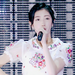 밑에서 보는데도 완벽해 | 인스티즈