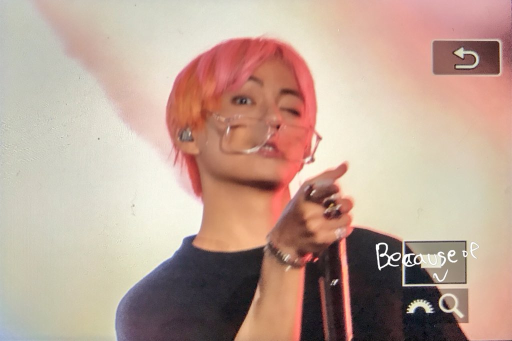 방탄 뷔 처럼 안경 특이하게 쓰는 아이돌 있으면 나와봐ㅋㅋㅋㅋ | 인스티즈