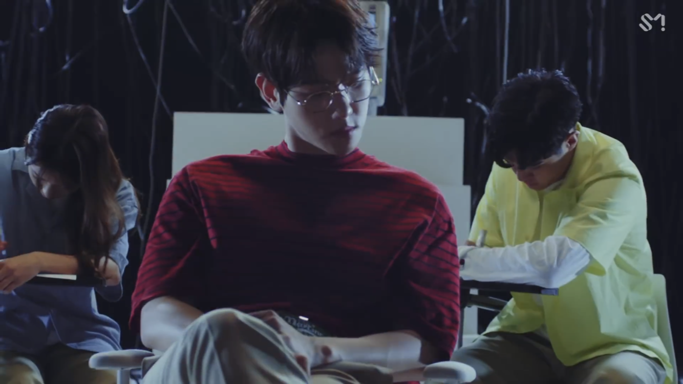 백현 로꼬 뮤비 미리보기,, 뮤비도 힙하다 예뻐 ㅠ ㅠ | 인스티즈