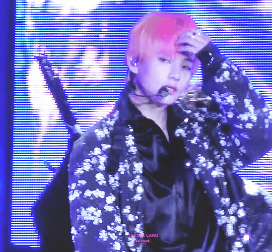 방탄 뷔 솔로무대 너무 경이로운데 이걸 나만 봐야 한다니 | 인스티즈