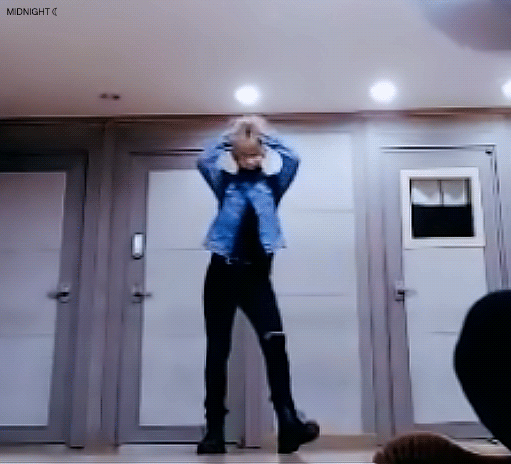 나는 우울할때마다 방탄 뷔 두개의 패션자아 짤을 봐.... | 인스티즈