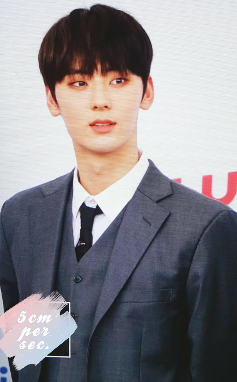 서울 인수하러 오신 황민현 이사 님 비주얼 금메달 드립니다... 그냥 가져가세요... | 인스티즈