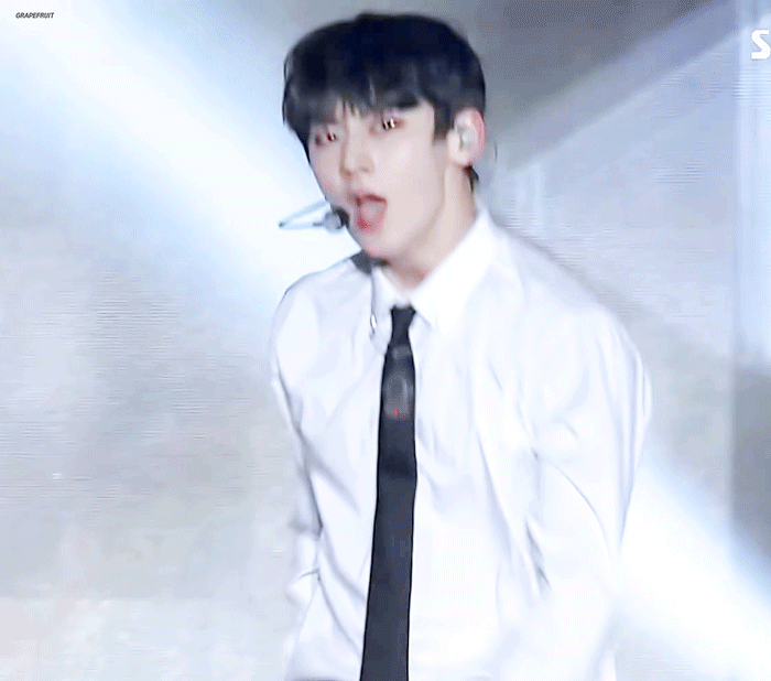 서울 인수하러 오신 황민현 이사 님 비주얼 금메달 드립니다... 그냥 가져가세요... | 인스티즈