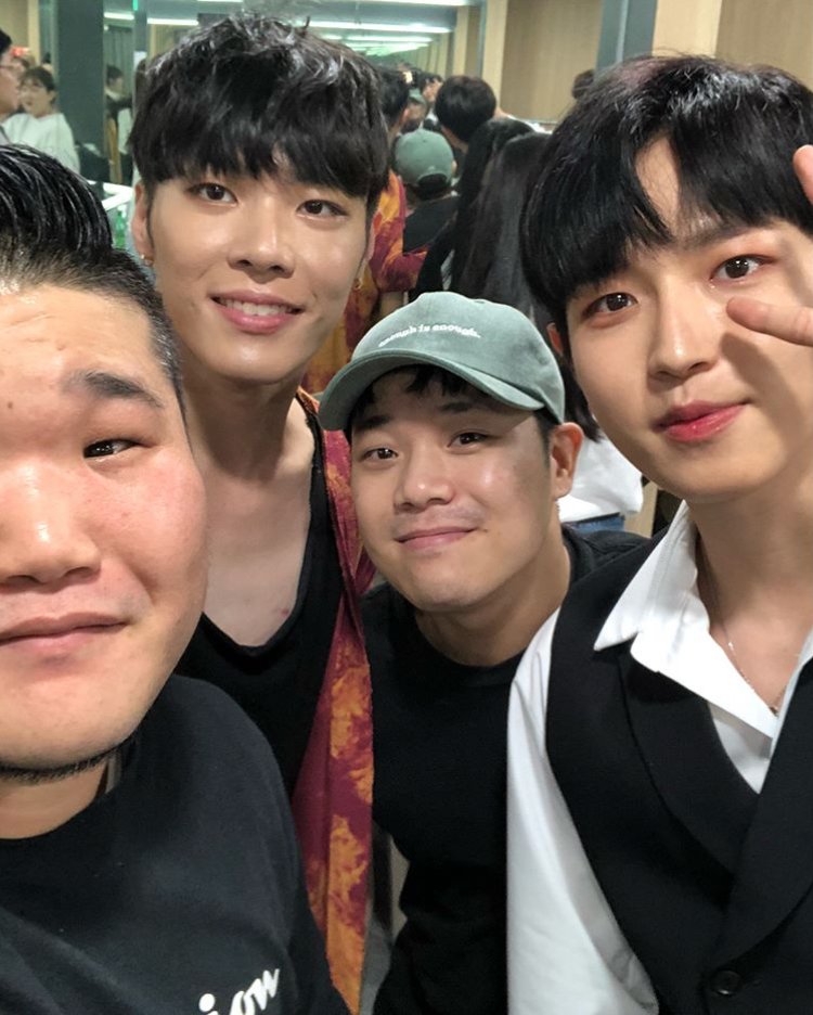 재환이 휘성선배님이랑도 인연 이어가는건가 ㅎ_ㅎ | 인스티즈