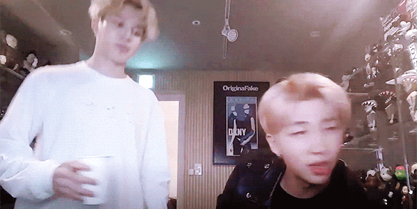 방탄 김남준씨 손 좀 잡아주세여... | 인스티즈