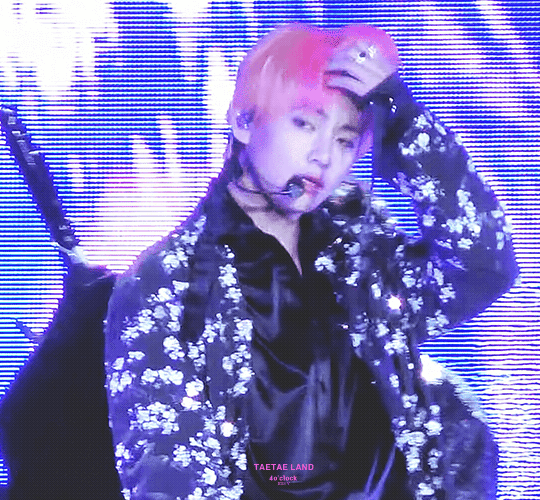 방탄 뷔 이거 진짜 홀림 그냥 머리 쓸어올린거 뿐인데 | 인스티즈