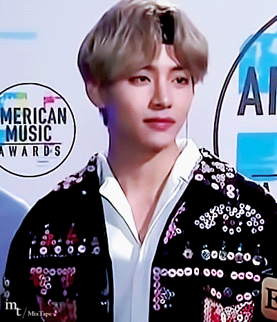 으으 아니 방탄 뷔 가끔 진짜 어른처럼(?) 웃을 때 있는데 | 인스티즈