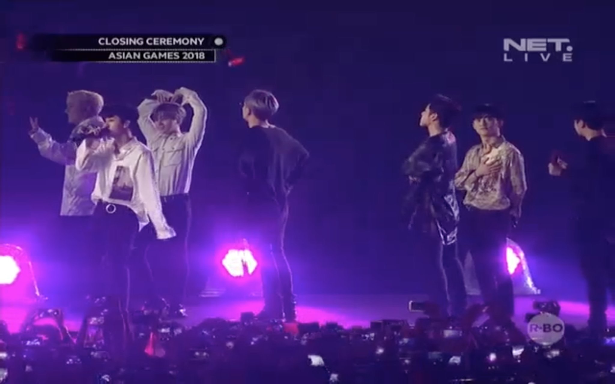 아이콘 비아이 폐막식 무대에서 국민의례 자세하고 객석 돌아보는거 | 인스티즈