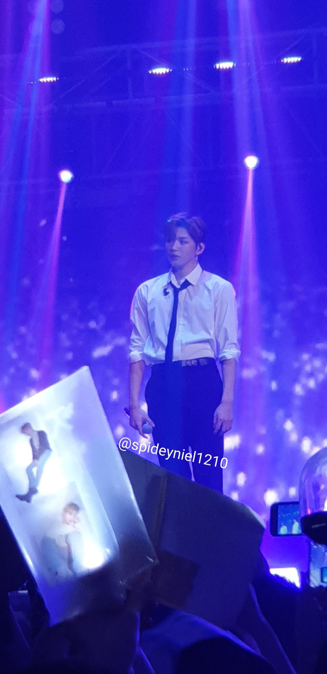 강다니엘 어깨 왜캐 화나있어 | 인스티즈