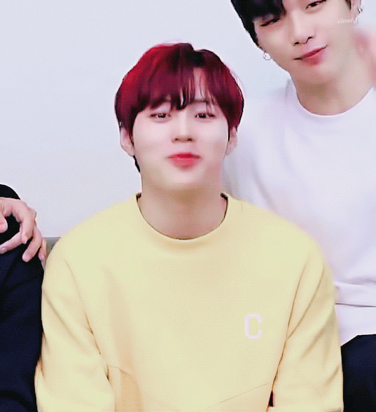 아 하성운 리복 노랭이 사진 에바야 넘 예뽀 | 인스티즈