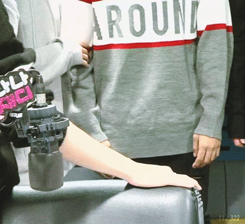 ㄱ 들어와서 내 밀메의 손을 봐줘 후회하지 않을거야 | 인스티즈