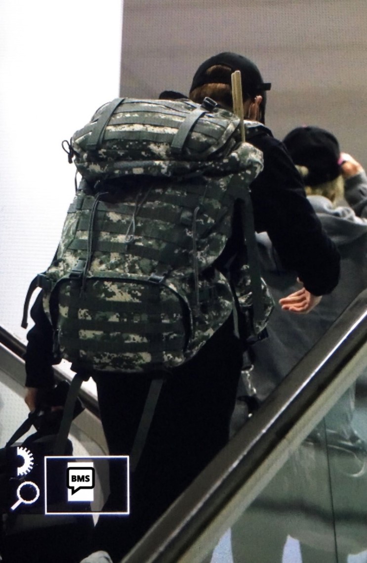 방탄 정국 이 가방에는 진짜 뭐가 들어있었을지 너무 궁금함ㅋㅋㅋㅋㅋㅋㅋ | 인스티즈