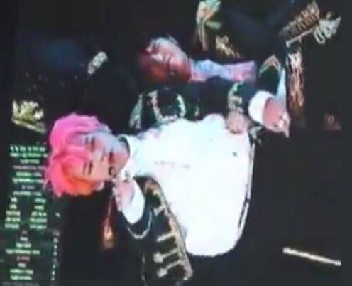 안무중 뷔랑 슈가가 서로 들 때 차이 (이빨꽉)...jpg | 인스티즈