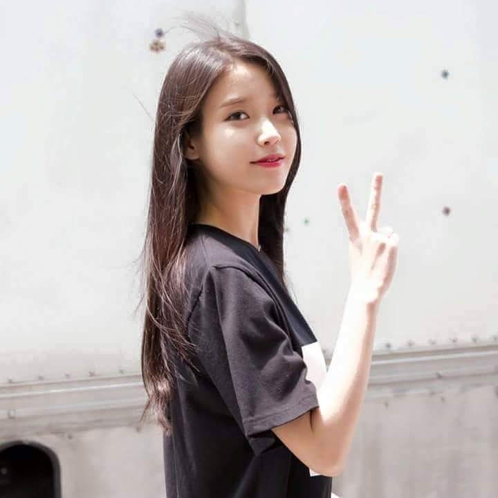 갑자기 궁금한데 아이유는 수수하게 예쁜걸까 뚜렷하고 화려하게 예쁜걸까 | 인스티즈