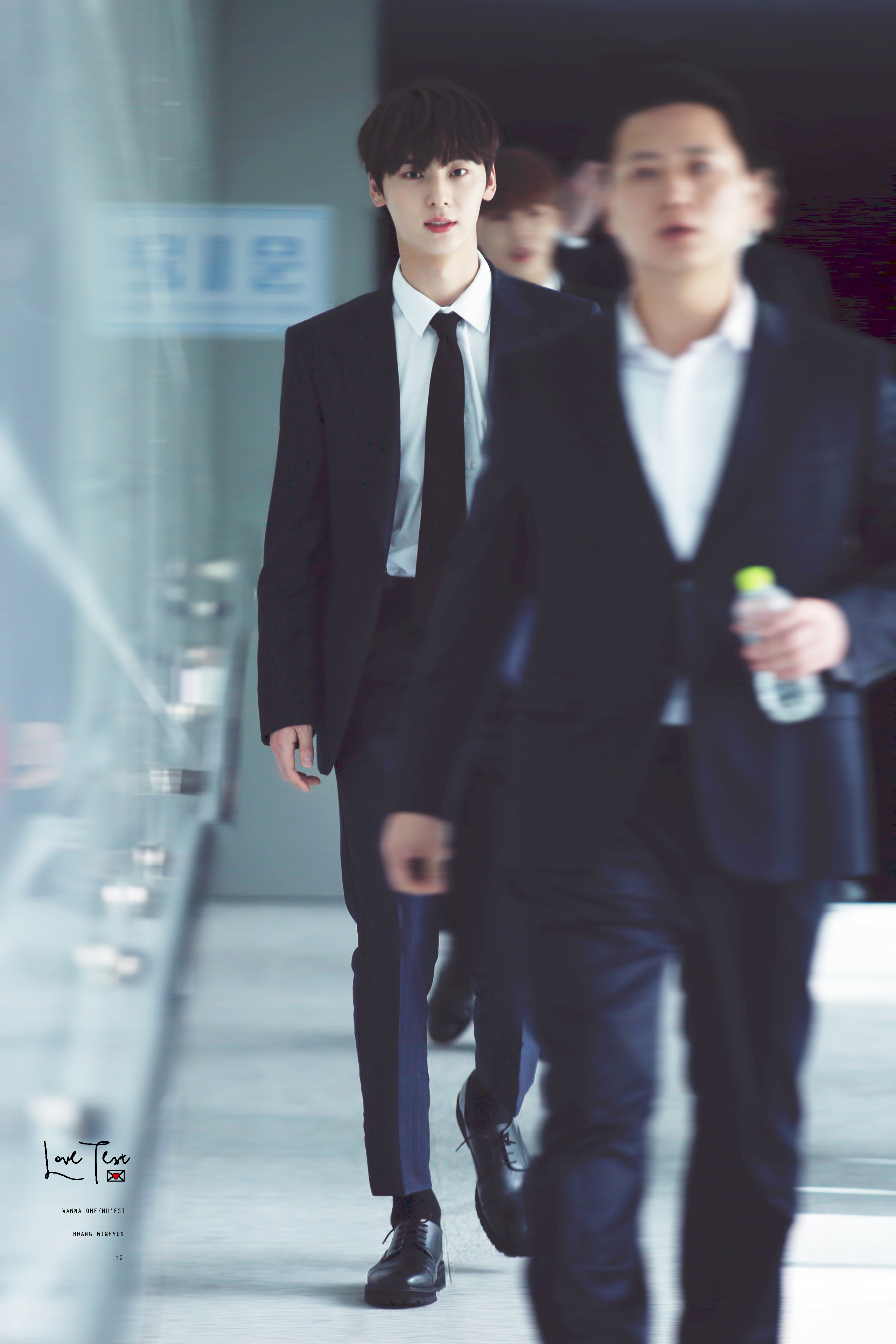 황민현 넌 정말 크고 잘생겼다... 짱이야... | 인스티즈