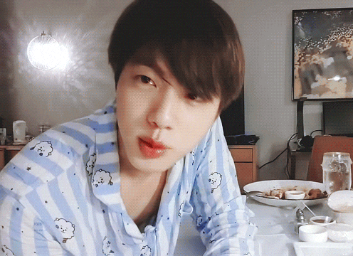 방탄 진 : 머리 자르러 가위 들고 오시면 주먹을 내서 이겨버립니다 | 인스티즈