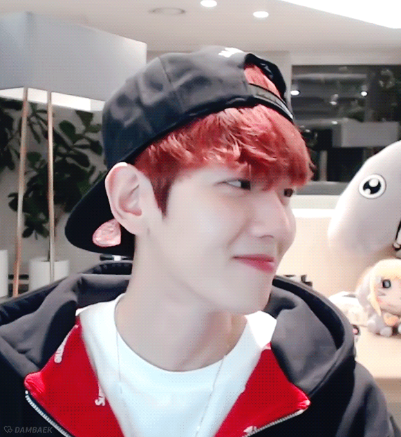 근데 백현이는 ㄹㅇ 설레게 생기지 않았니..???? | 인스티즈