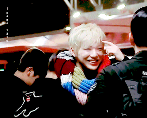 어쩜 이렇게 웃을때 입꼬리가 예쁘게 올라갈까(강다니엘 | 인스티즈