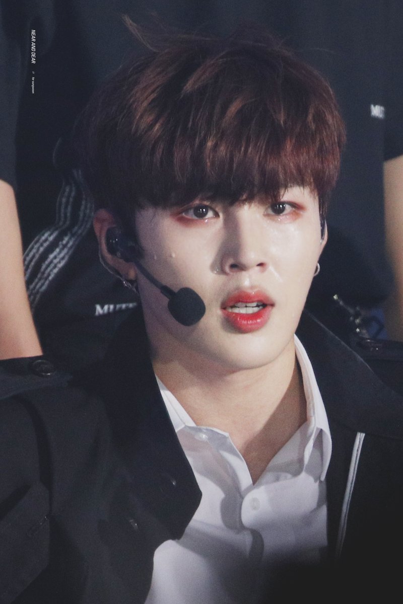 하성운 갈색머리가 더 어려보이는 거 같애 | 인스티즈