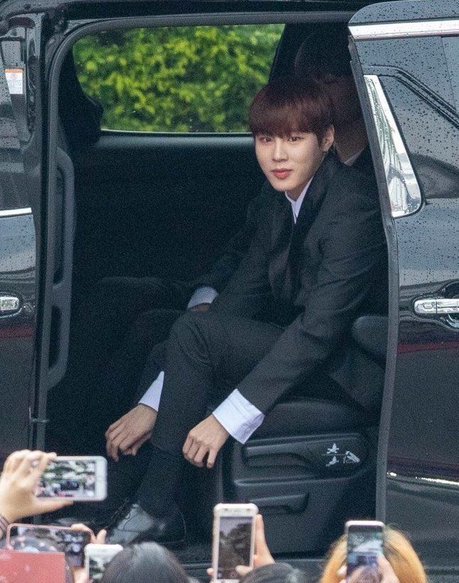 성운이 이 사진 계속 보고 있닼ㅋㅋㅋㅋㅋ | 인스티즈