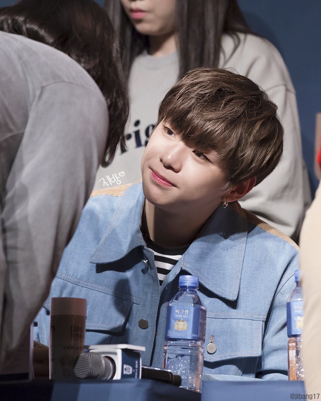 강다니엘 우르르 까꿍 배방구 푸루루루루루ㅜㄹㅇ 하고 싶은 애기 댕댕이 보고 가실 분 ✋ | 인스티즈