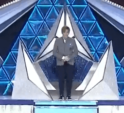 아니ㅋㅋ 강다니엘 인사할때 버릇 ㅋㅋㅋㅋㅋㅋㅋ | 인스티즈