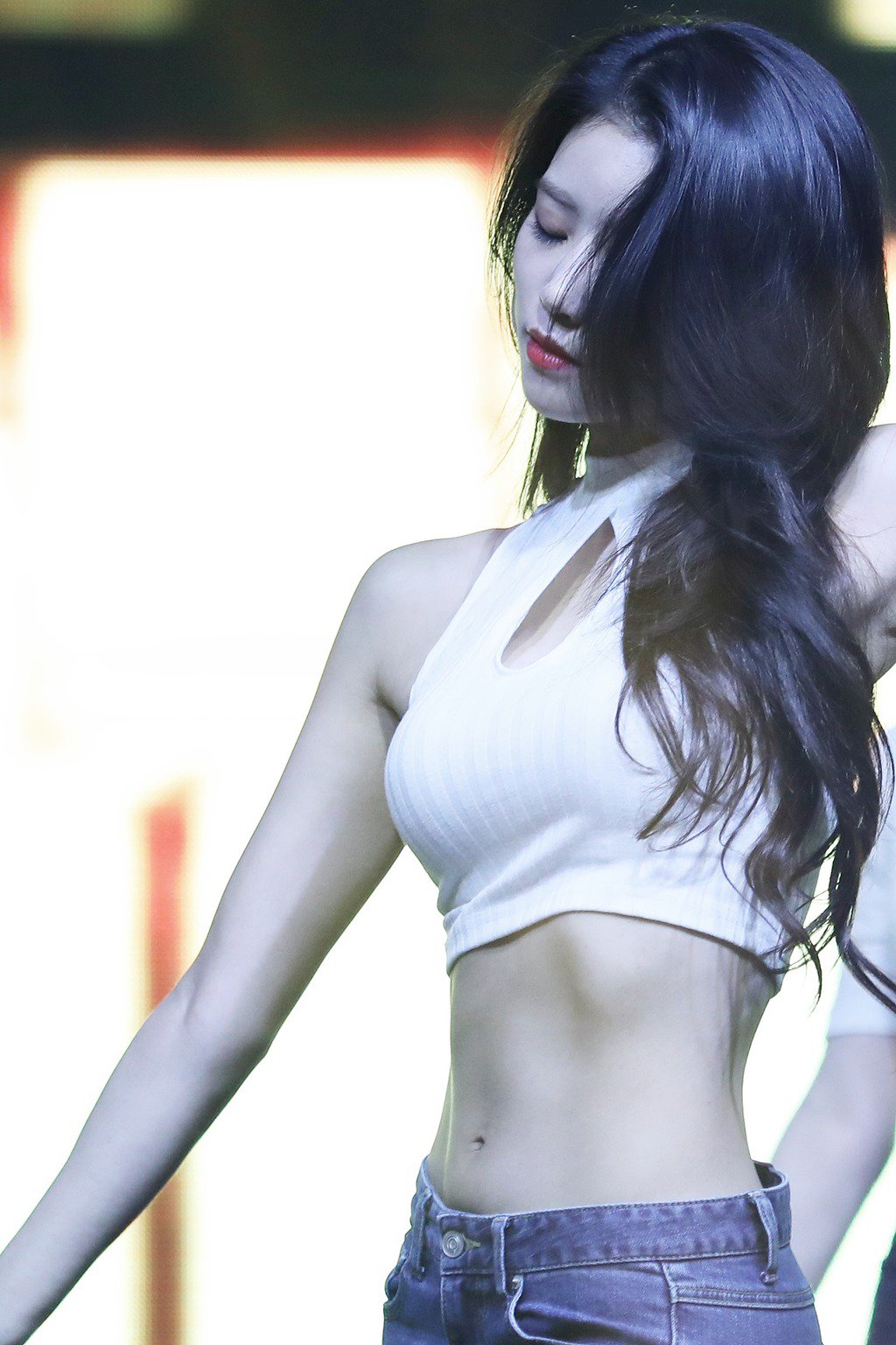 이미주 허리 진짜 와우다..... | 인스티즈