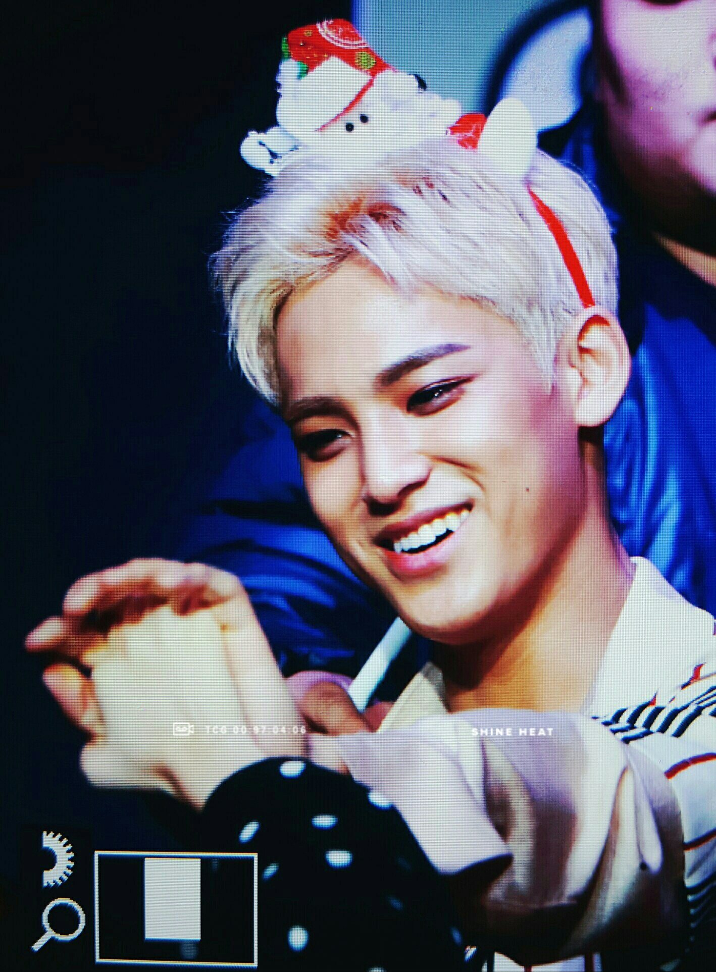 흔한 남자 아이도루와 팬의 손 크기 차이...jpg | 인스티즈