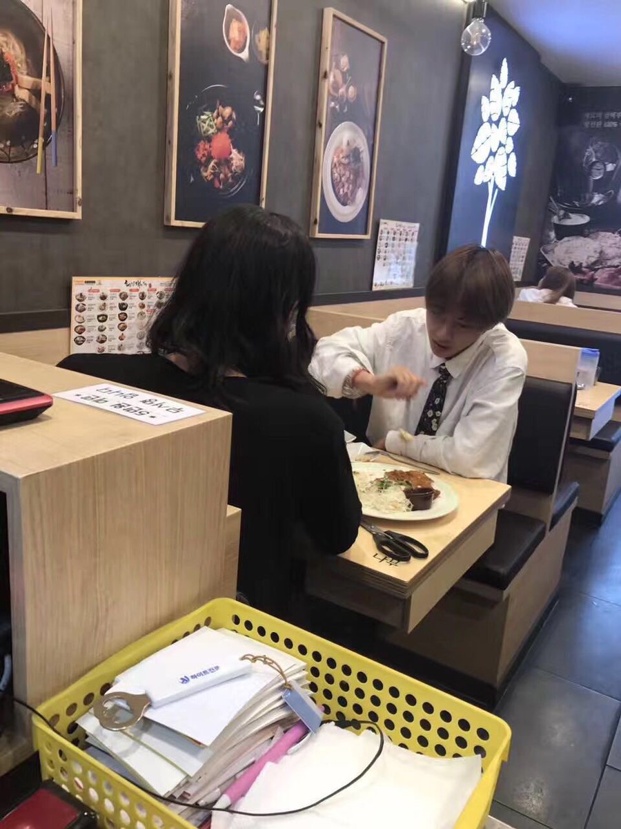 국수나무에서 밥먹는 유명 아이돌 소탈하네~ | 인스티즈