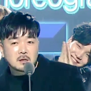 난 방탄 슈가 이렇게 하찮고 몰랑몰랑한 모먼트 너무 좋아해 | 인스티즈