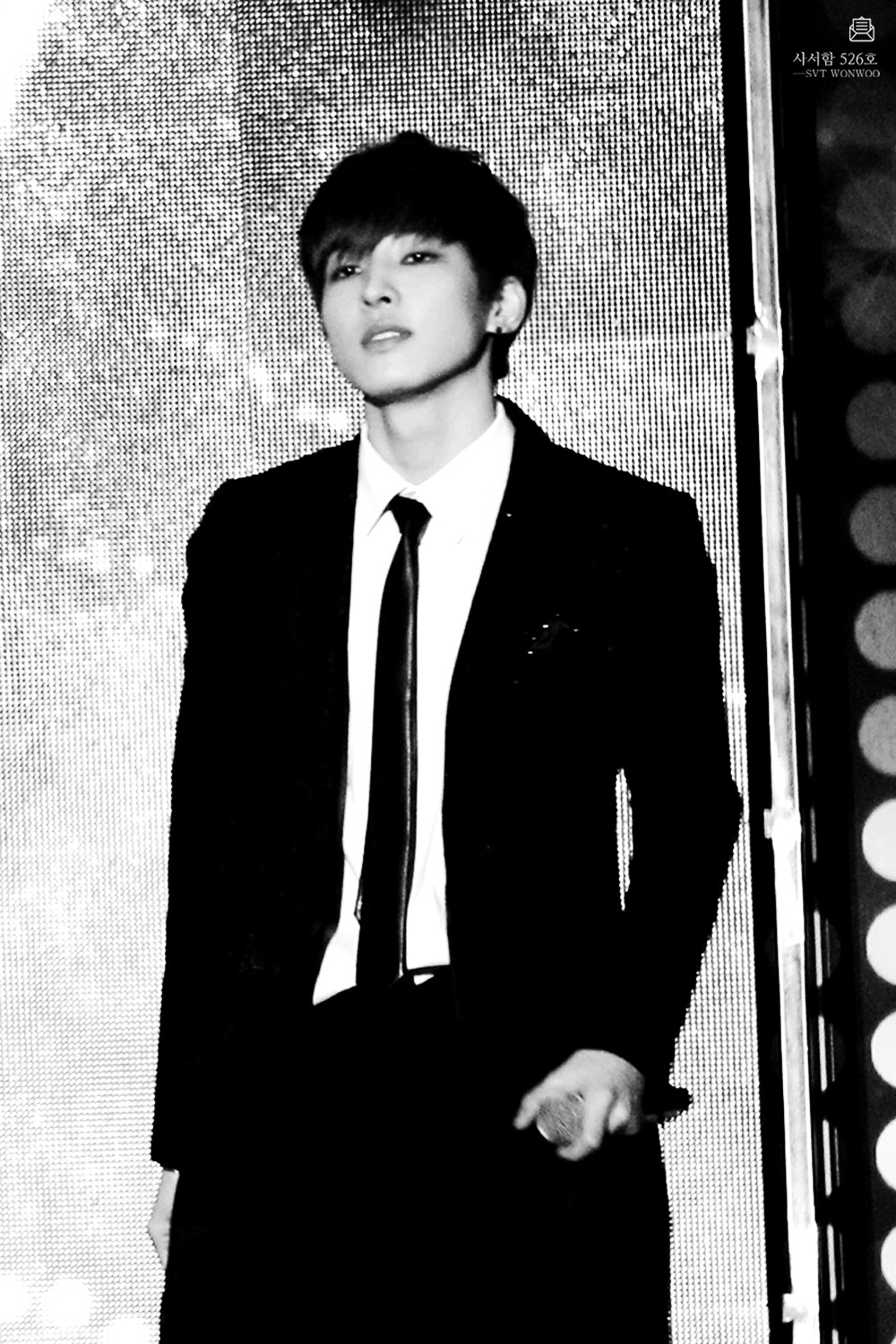 세상에서 제일 의미없는 게 세븐틴 원우 냉미남이냐 온미남이냐 물어보는 것 같애 | 인스티즈