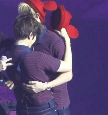 ㄱ 평소엔 세상 장난꾸러기들이 따로없는데 애정표현만 시키면 보는사람이부끄러워지게 쭈뼛댄다 | 인스티즈