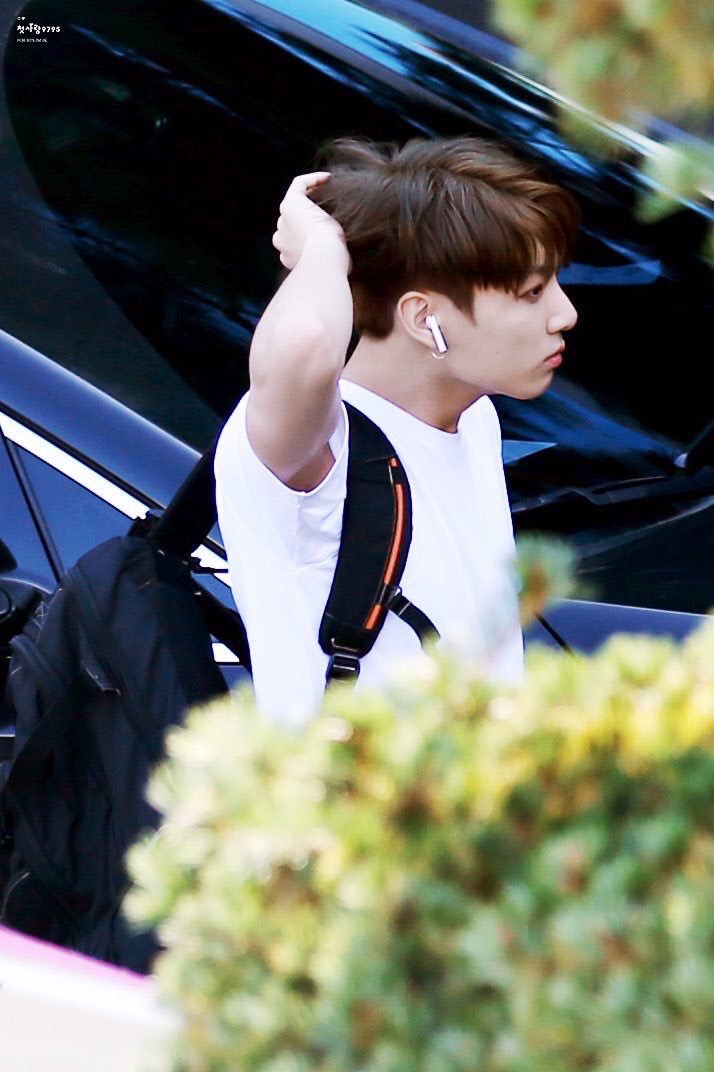 방탄 에어팟 낀거 진짜 간지나 | 인스티즈